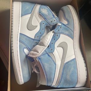 Hyper Royal Jordan Retro 1